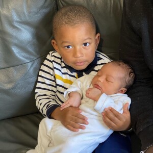 Tony Yoka a publié une photo de ses deux fils, Ali et Magomed, le 13 mai 2020 sur Instagram.