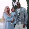 Khloe Kardashian a dit que T. Thompson a essayé de l'embrasser avant la fête d'anniversaire de leur fille True, avant de fondre en larmes lors de l'émission "Keeping Up with The Kardashians". Le couple s'est séparé après le scandale de fraude du joueur de la NBA avec Jordyn Woods et après la trahison, Khloe se sentait toujours "humiliée et blessée". Cependant, le premier anniversaire de sa fille, True Thompson, approchant à grands pas, Khloe savait qu'elle devrait faire face à son ex. Los Angeles. Le 8 septembre 2019.