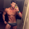 En quelques années Adrien ("Les princes de l'amour 4") s'est beaucoup musclé !