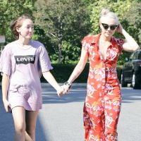 Noah Cyrus : Grandir avec sa soeur Miley était "absolument atroce"