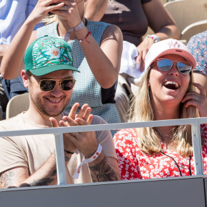 Jeff Panacloc et sa femme Charlotte de Hugo dans les tribunes lors des internationaux de tennis de Roland Garros à Paris, France, le 2 juin 2019. © Jacovides-Moreau/Bestimage