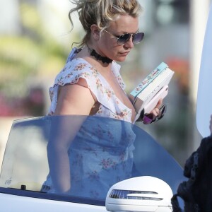 Exclusif - Britney Spears et son fiancé Sam Asghari arrivent à l'hôtel Four Seasons Resort de Santa Barbara, Californie, Etats-Unis, le 6 mars 2020.