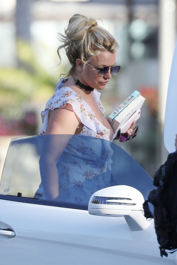 Exclusif - Britney Spears et son fiancé Sam Asghari arrivent à l'hôtel Four Seasons Resort de Santa Barbara, Californie, Etats-Unis, le 6 mars 2020.