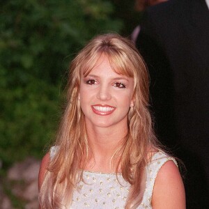 Britney Spears - Arrivée cérémonie "World Music Awards". Monaco. Le 6 mai 1999.