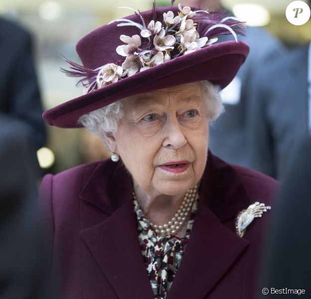 La reine Elisabeth II d'Angleterre en visite dans les locaux du MI5 à la Thames House à Londres. Le 25 février 2020