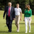 Le président Donald Trump, sa femme la Première Dame Melania Trump et leur fils Barron rentre à la Maison Blanche à Washington, The District, Etats-Unis, le 19 août 2018, après un week-end à Bedminster dans le New Jersey.