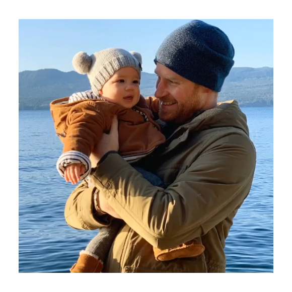 Le prince Harry et son fils Archie sur l'île de Vancouver au Canada, sur Instagram, le 31 décembre 2019.