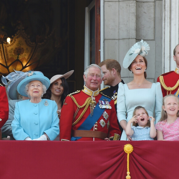 Le prince Andrew, duc d'York, la reine Elisabeth II d'Angleterre, le prince Charles, prince de Galles, le prince Harry, duc de Sussex, et Meghan Markle, duchesse de Sussex, le prince William, duc de Cambridge, et Catherine (Kate) Middleton, duchesse de Cambridge, la princesse Charlotte de Cambridge, Savannah Phillips, le prince George de Cambridge, Isla Phillips - Les membres de la famille royale britannique lors du rassemblement militaire "Trooping the Colour" (le "salut aux couleurs"), célébrant l'anniversaire officiel du souverain britannique. Cette parade a lieu à Horse Guards Parade, chaque année au cours du deuxième samedi du mois de juin. Londres, le 9 juin 2018.