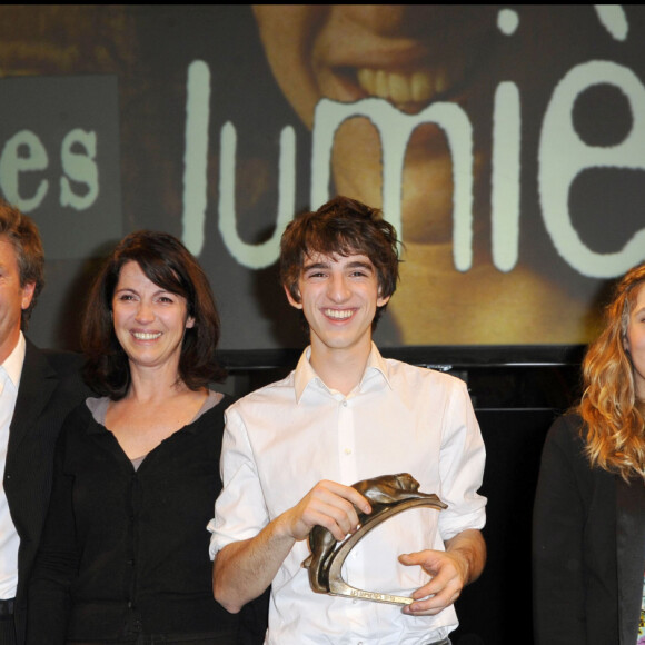 Philippe Caroit, Zabou Breitman, son fils Antonin Chalon et Alysson Paradis - 16e cérémonie du Prix Lumières en 2011, à Paris.