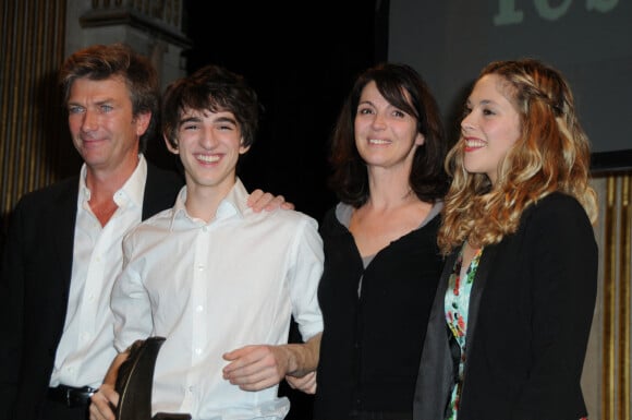 Philippe Caroit, Zabou Breitman, son fils Antonin Chalon (meilleur espoir masculin) et Alysson Paradis - 16e cérémonie du Prix Lumières en 2011, à Paris.