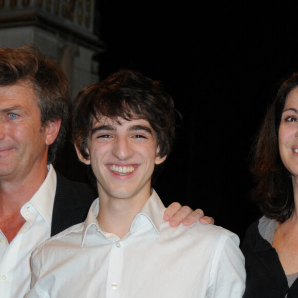 Philippe Caroit, Zabou Breitman, son fils Antonin Chalon (meilleur espoir masculin) et Alysson Paradis - 16e cérémonie du Prix Lumières en 2011, à Paris.