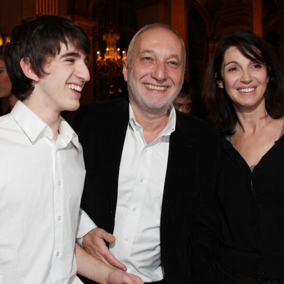 Zabou Breitman, son fils Antonin Chalon et François Berléand - 16e cérémonie des Prix Lumières en 2011, à Paris.