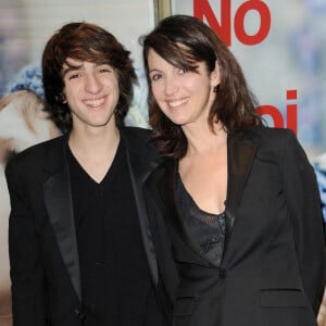 Zabou Breitman et son fils Antonin Chalon à la première du film "No et moi" à Paris en 2010.