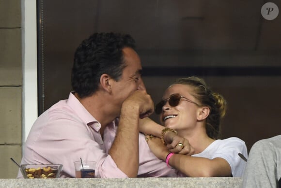 Olivier Sarkozy et Mary-Kate Olsen complices lors du tournoi de l'US Open à Flushing le 1er septembre 2014.