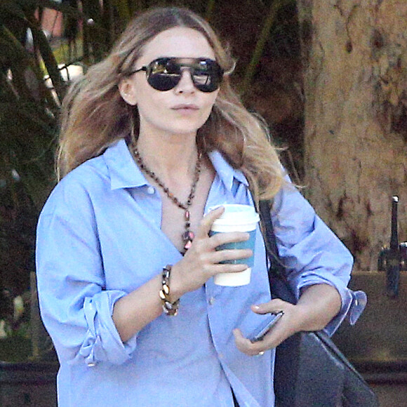 Exclusif - Mary-Kate Olsen et sa soeur Ashley Olsen à la sortie d'un rendez-vous professionnel avec un ami à Los Angeles, le 9 août 2019.