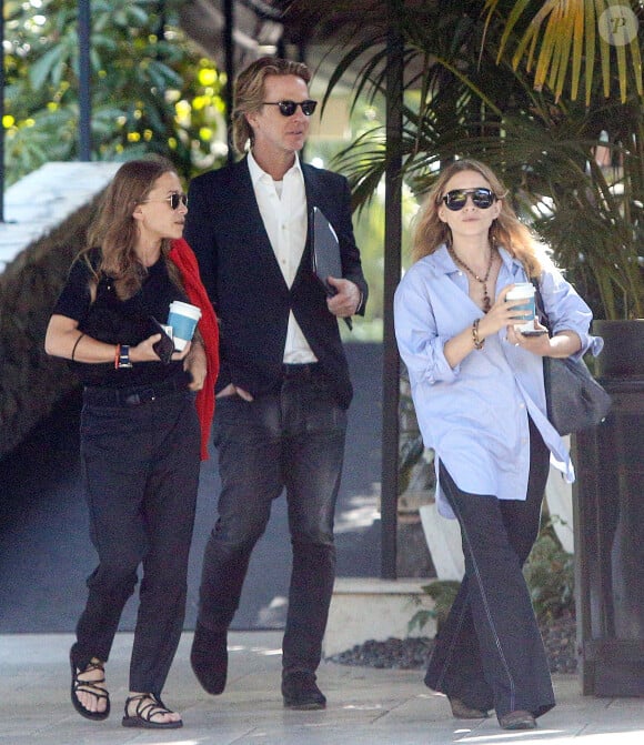 Exclusif - Mary-Kate Olsen et sa soeur Ashley Olsen à la sortie d'un rendez-vous professionnel avec un ami à Los Angeles, le 9 août 2019.