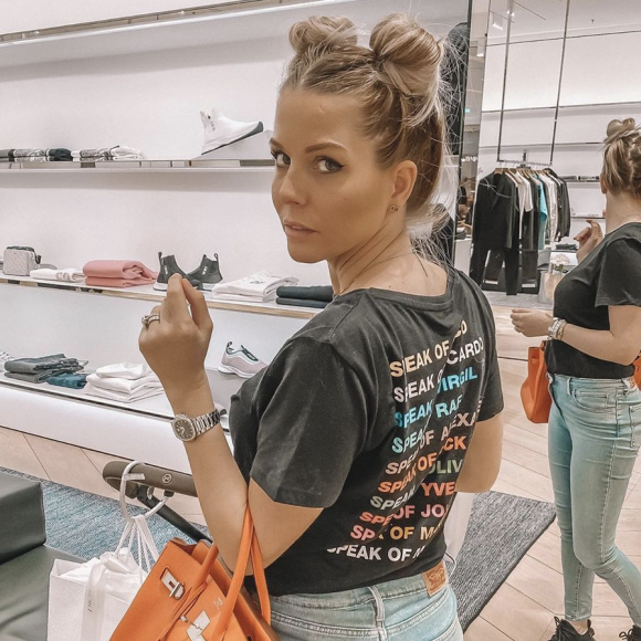 Jessica Thivenin pose sur Instagram lors d'une séance shopping à Dubaï - 10 janvier 2020