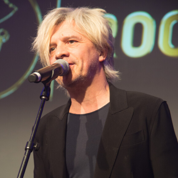 Nicola Sirkis - 3ème Gala caritatif des "Stéthos d'Or" qui récompensent les artistes qui contribuent au bien-être de tous, organisé par la Fondation pour la Recherche en Physiologie au George V à Paris, le 11 mars 2019.  © Coadic Guirec/Bestimage