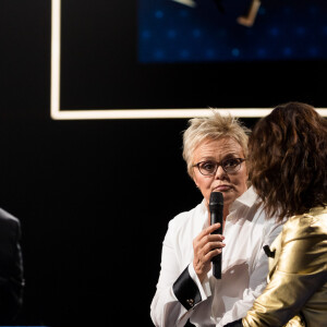 Exclusif - Muriel Robin, Faustine Bollaert - Enregistrement de l'émission "La Boîte à secrets 4" à Paris, présentée par F.Bollaert, et diffusée le 10 avril sur France 3. Le 23 janvier 2020. © Tiziano Da Silva / Bestimage