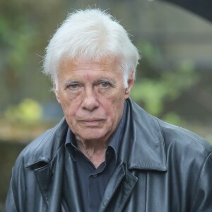 Guy Bedos - Obsèques de Maurice Sinet (Siné) et de sa première femme Anik au cimetière de Montmartre à Paris. Le 11 mai 2016.