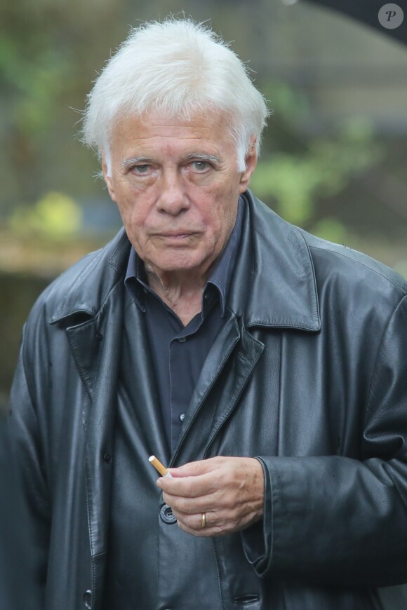 Guy Bedos - Obsèques de Maurice Sinet (Siné) et de sa première femme Anik au cimetière de Montmartre à Paris. Le 11 mai 2016.