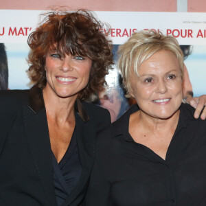 Muriel Robin et sa compagne Anne Le Nen, Guy Bedos - Avant-première du film "L'invitation" au cinéma UGC George V à Paris, le 17 octobre 2016. © CVS/Bestimage