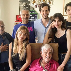 Paul Belmondo a partagé cette photo de sa réunion de famille avec notamment Jean-Paul Belmondo, sur Instagram, le 28 mai 2020.