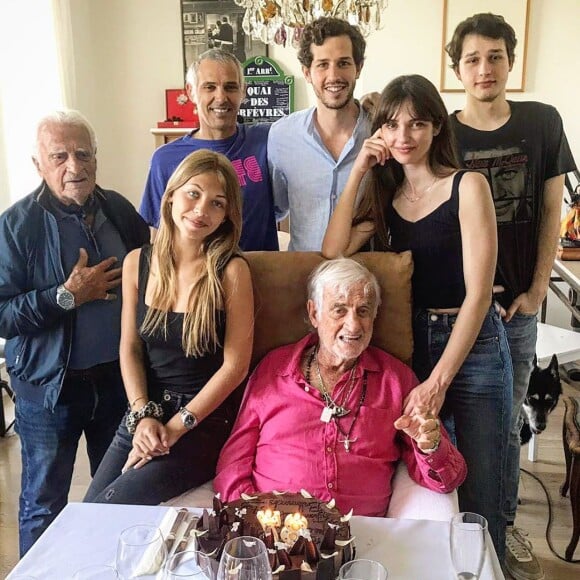 Paul Belmondo a partagé cette photo de sa réunion de famille avec notamment Jean-Paul Belmondo, sur Instagram, le 28 mai 2020.