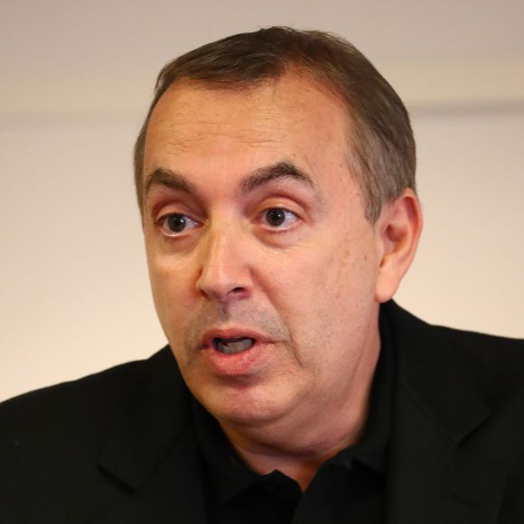 Jean-Marc Morandini fait une déclaration à la presse dans un salon de l'hôtel Radisson à Boulogne-Billancourt, le 19 juillet 2016, dénonçant un complot ...