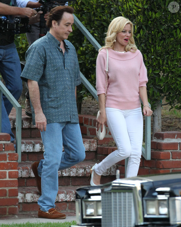 Elizabeth Banks et John Cusack sur le tournage du film "Love & Mercy" a Los Angeles, le 22 aout 2013.