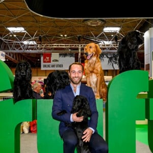 James Middleton avec ses chiens à l'exposition canine "Crufts" au palais des congrès et centre d'expositions de Birmingham, Royaume Uni, le 8 mars 2020.