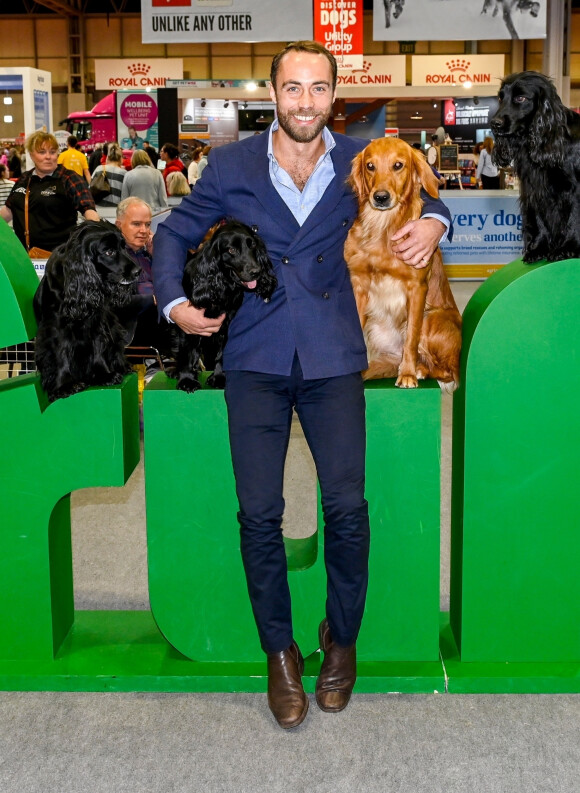 James Middleton avec ses chiens à l'exposition canine "Crufts" au palais des congrès et centre d'expositions de Birmingham, Royaume Uni, le 8 mars 2020.