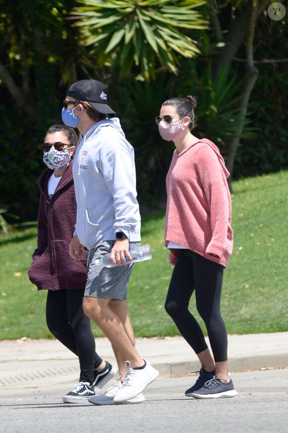 Lea Michele enceinte se balade avec son mari Zandy Reich et une amie pendant l'épidémie de Coronavirus Covid-19 à Los Angeles, le 30 mai 2020