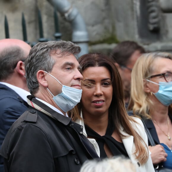 Arnaud Montebourg et sa compagne Amina Walter - Sorties - Hommage à Guy Bedos en l'église de Saint-Germain-des-Prés à Paris le 4 juin 2020.