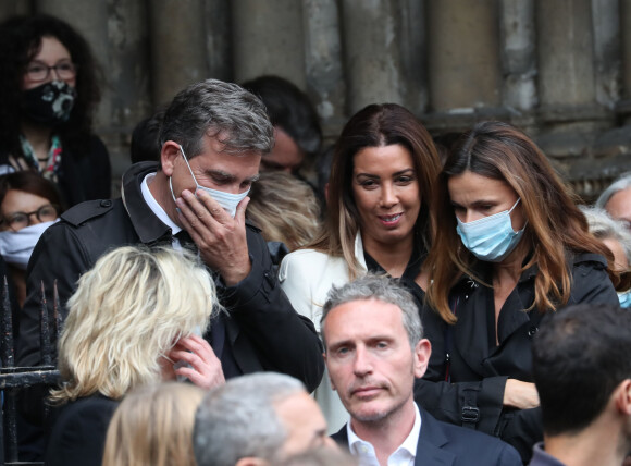 Arnaud Montebourg et sa compagne Amina Walter, Aurélie Filippetti - Sorties - Hommage à Guy Bedos en l'église de Saint-Germain-des-Prés à Paris le 4 juin 2020.