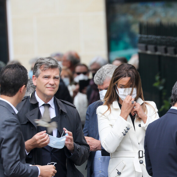 Arnaud Montebourg et sa compagne Amina Walter - Hommage à Guy Bedos en l'église de Saint-Germain-des-Prés à Paris le 4 juin 2020.