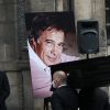 Le cercueil passe devant la photo de Guy Bedos - Hommage à Guy Bedos en l'église de Saint-Germain-des-Prés à Paris le 4 juin 2020. 04/06/2020 - Paris