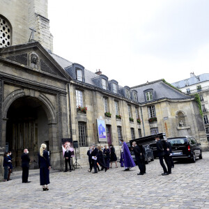 Arrivée du Cercueil de Guy Bedos - Hommage à Guy Bedos en l'église de Saint-Germain-des-Prés à Paris le 4 juin 2020. © JB Autissier / Panoramic / Bestimage  Ceremony in honour of Guy Bedos at Saint-Germain-des-prés Church i Paris on June 4 th, 202004/06/2020 - Paris