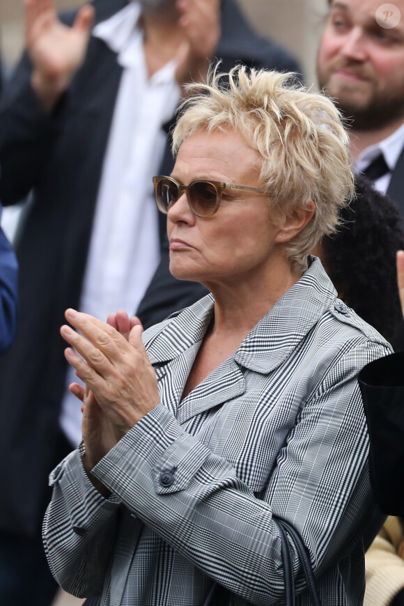 Muriel Robin - Hommage à Guy Bedos en l'église de Saint-Germain-des-Prés à Paris le 4 juin 2020.