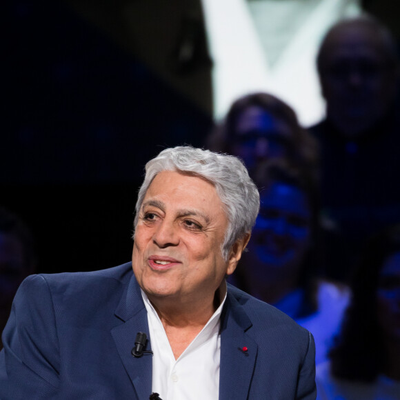 Exclusif - Enrico Macias - Enregistrement de l'émission "La Boîte à secrets 3" à Paris, présentée par F.Bollaert, et qui sera diffusée le 7 février sur France 3. Le 22 janvier 2020 © Tiziano Da Silva / Bestimage