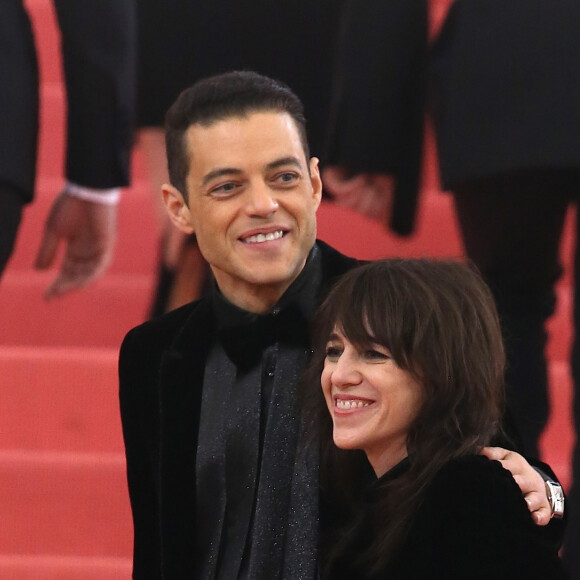 Charlotte Gainsbourg et Rami Malek arrivent à la 71ème édition du MET Gala (Met Ball, Costume Institute Benefit) sur le thème "Camp: Notes on Fashion" au Metropolitan Museum of Art à New York, le 6 mai 2019. © Morgan Dessalles / Charles Guerin / Bestimage