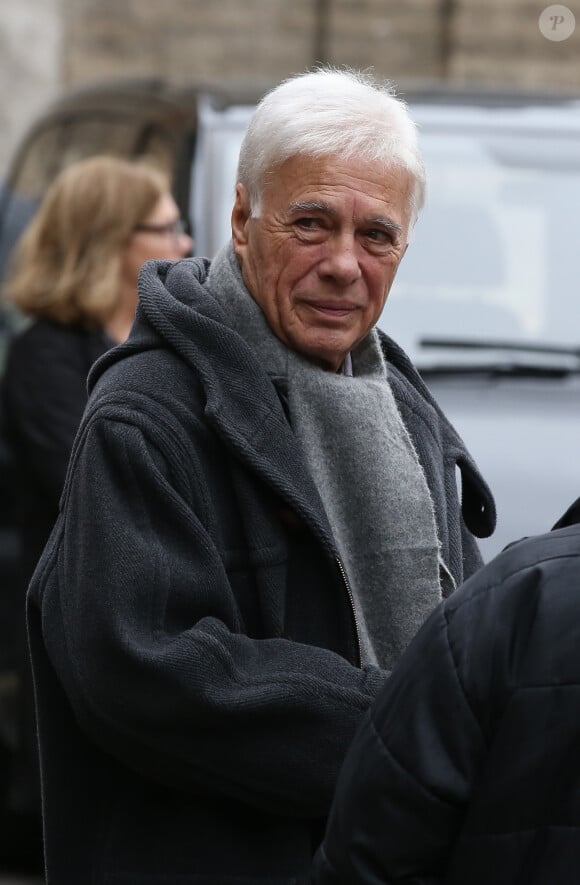 Guy Bedos - Sortie des obsèques de Danièle Delorme en l'église de Saint-Germain-des Prés à Paris le 23 octobre 2015.