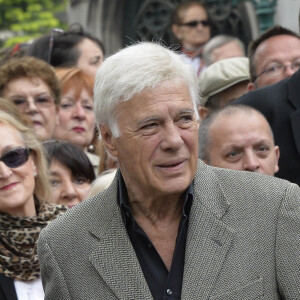 Guy Bedos - Obsèques de Georges Moustaki au Père Lachaise à Paris. Le 27 mai 2013.