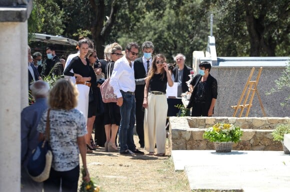 Exclusif - Doria Tillier, Anne Le Nen, Victoria Bedos et Nicolas Bedos - Obsèques de Guy Bedos, décédé le 28 mai dernier à l'âge de 85 ans, au cimetière de Lumio en Corse comme l'a souhaité l'humoriste. Le 8 Juin 2020 a Lumio, Corse, France.© Olivier Sanchez/Crystal Pictures/Bestimage