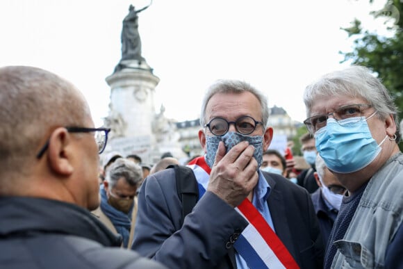 Pierre Laurent - Manifestation contre le racisme et la brutalité policière à la suite de la mort de George Floyd, un homme noir non armé tué alors qu'il était appréhendé par la police à Minneapolis. Place de la République, Paris, France, le 9 juin 2020. © Stéphane Lemouton / Bestimage