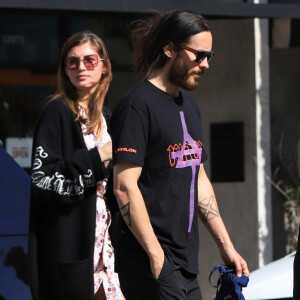 Exclusif - Jared Leto est allé déjeuner avec Valery Kaufman et sa mère Constance Leto chez Joan's On Third à Los Angeles, le 17 février 2020