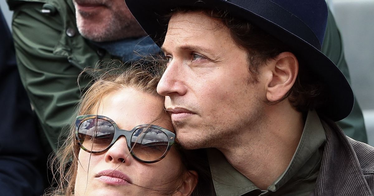 Raphaël De Casabianca Qui Est Sa Compagne Raphael et sa compagne Mélanie Thierry - Célébrités dans les tribunes