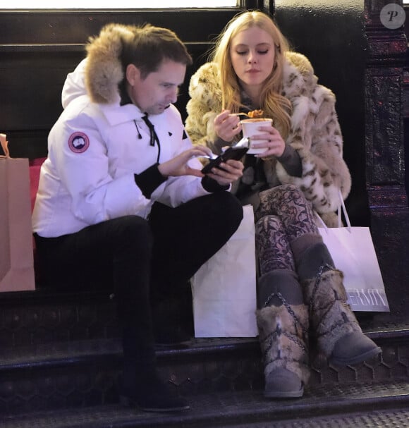 Exclusif - Matt Bellamy (Matthew) et sa compagne Elle Evans mangent un bol de soupe dans le quartier de Soho à New York. Le 30 janvier 2017