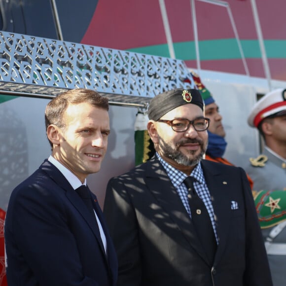 Le président de la République française Emmanuel Macron et le roi Mohammed VI du Maroc à la sortie de la gare de Rabat Agdal après l'inauguration de la ligne à grande vitesse Tanger-Casablanca, à Rabat, Maroc, le 15 novembre 2018. © Marwane Sobai/Bestimage