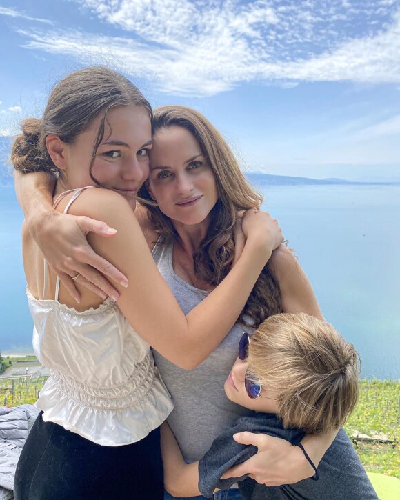 Carole Dechantre avec ses enfants, photo Instagram du 10 mai 2020